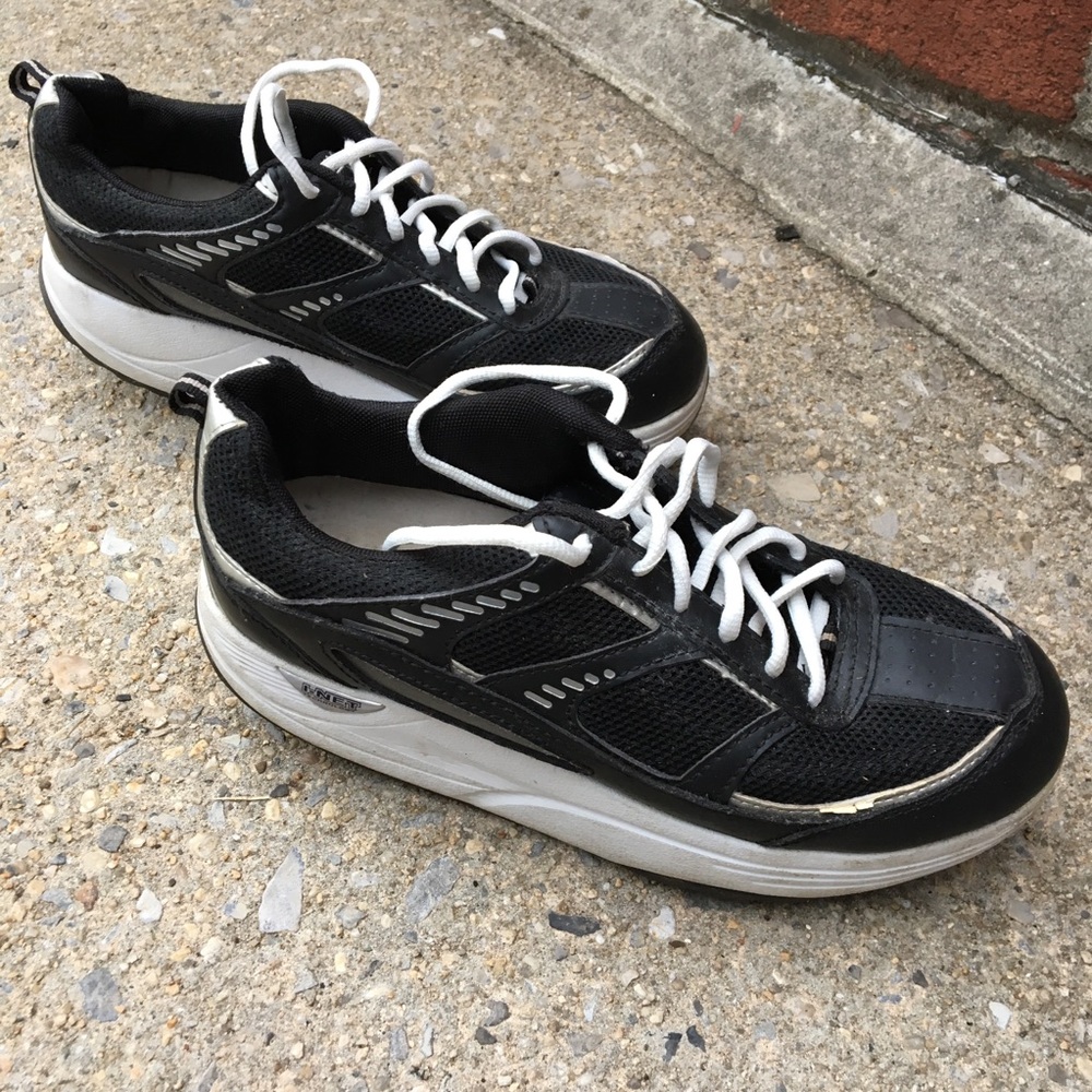 Danskin Now Size 8.5 Black Sculpting Sneakers - Picture 1 of 7
